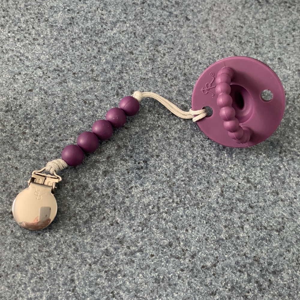 LIMITED EDITION Ryan & Rose Beaded Cutie Clip + Cutie Flat Pacifier PLUM